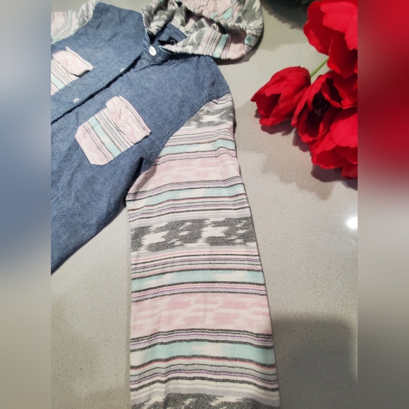 EMPYRE 👸 Beau chemisier à capuchon effet denim avec motifs...péruviens?🤔🤔 - Picture 6 of 8